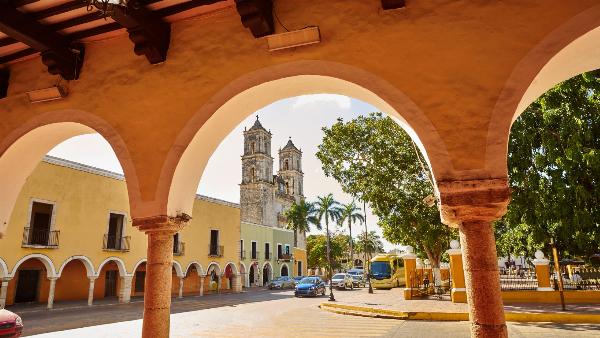 Exploring History and Culture in the Heart of Valladolid: Plaza y Parque Francisco Cantón